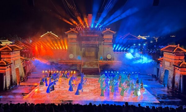 The “Red Cliff: Borrowing the East Wind” cultural performance combines live performance, sets, and projection technology