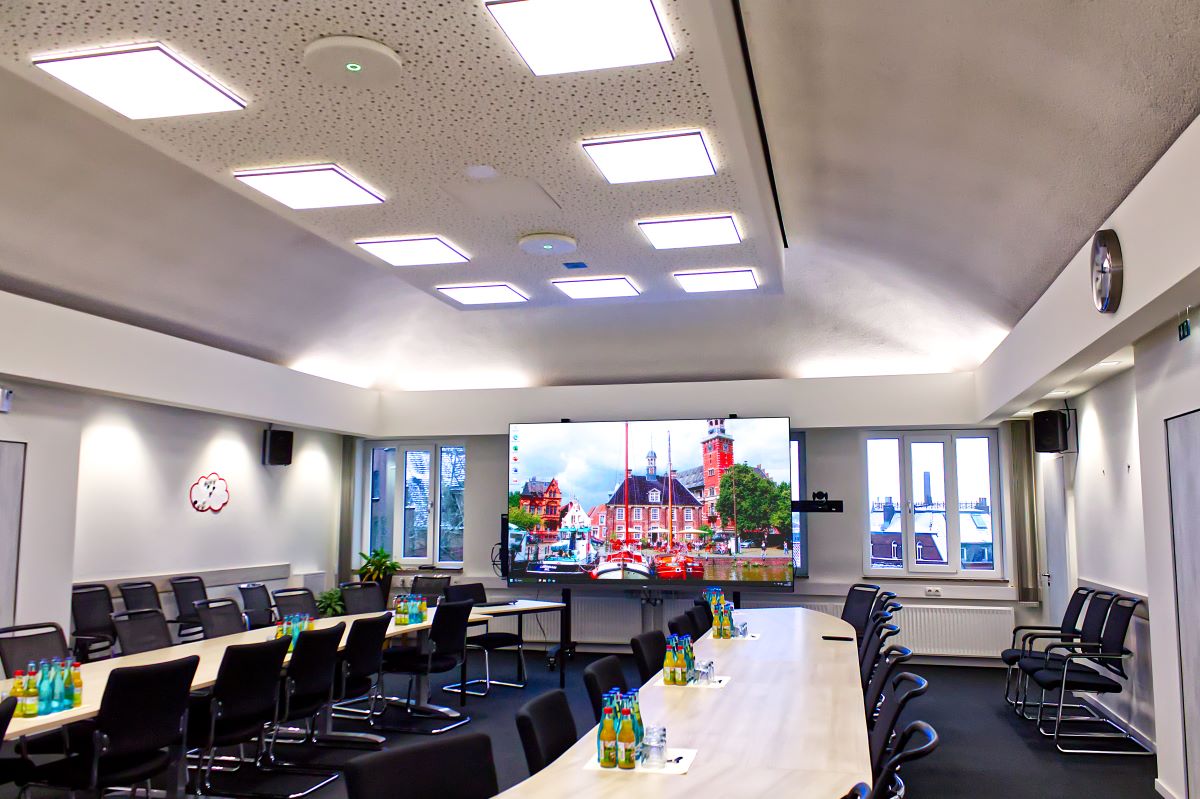 Philips Unite LED brings new energy and seamless collaboration capabilities to government offices with a 135” All In One display solution